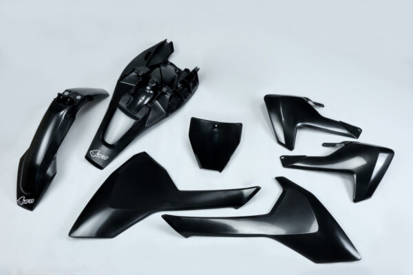 UFO Plastiksæt 5-delt Sort 001 TC85 18-
